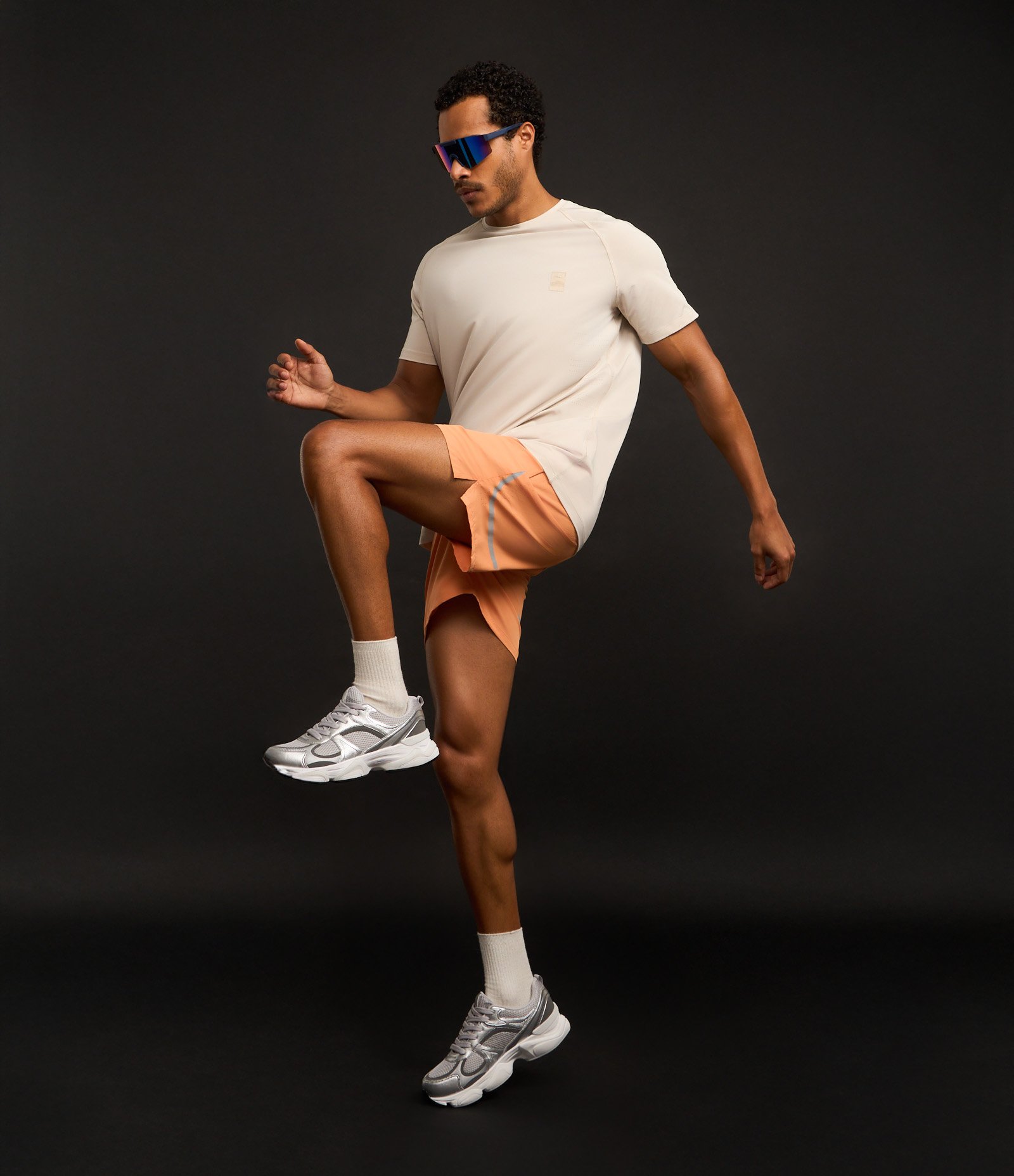 Bermuda Esportiva com Laser Cut e Bolso Funcional Laranja 8