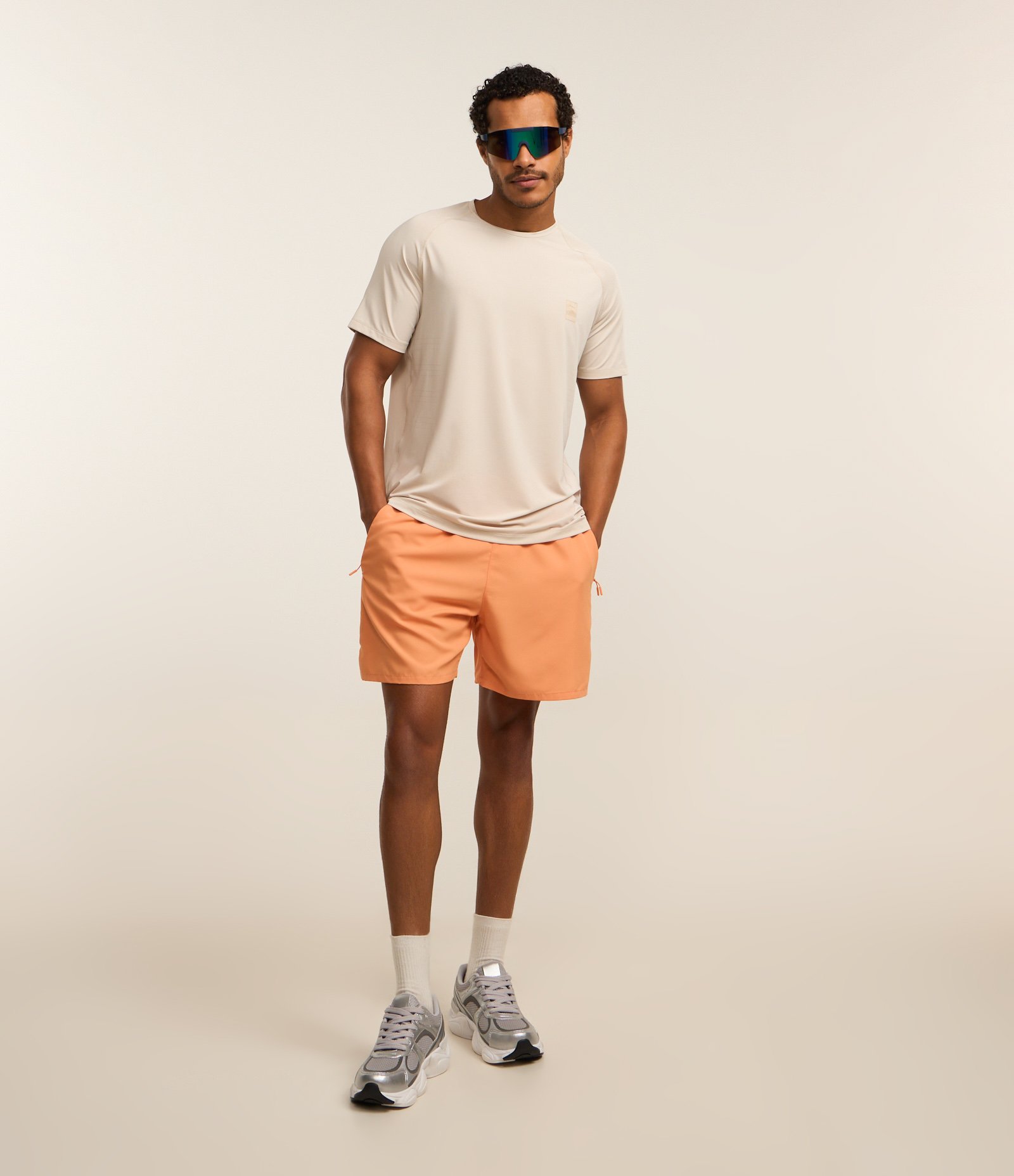 Bermuda Esportiva com Laser Cut e Bolso Funcional Laranja 1