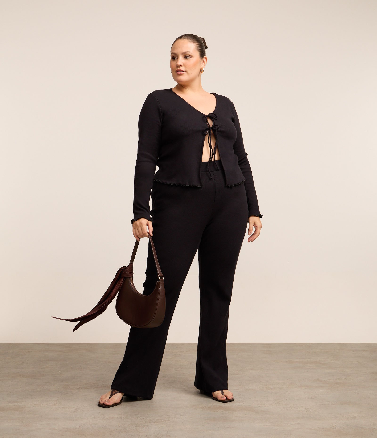 Calça Wide Leg em Ribana com Cós Elástico Curve & Plus Size Preto 1