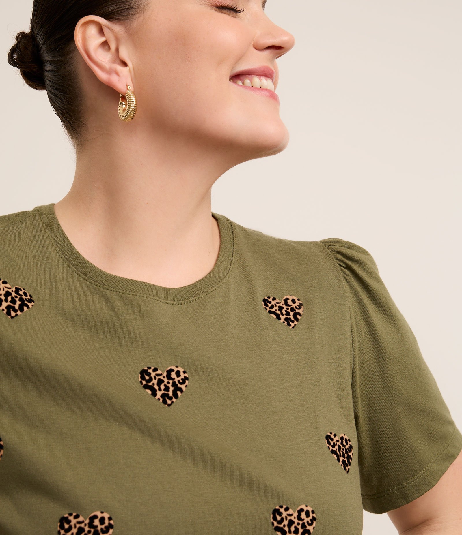 Blusa Manga Bufante e Coração Animal Print Curve & Plus Size Verde 3