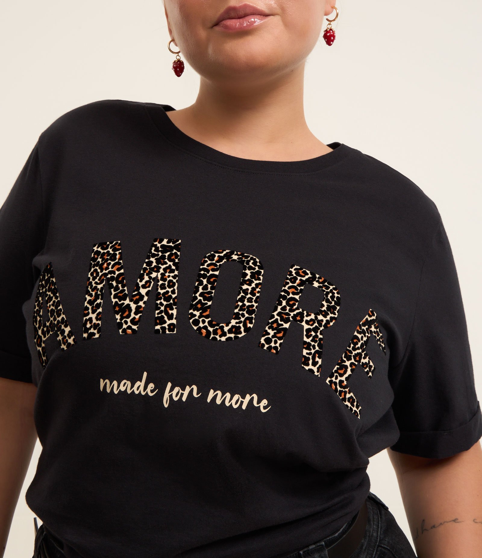 Blusa com Lettering Animal Print Flocado Curve & Plus Size Preto 2