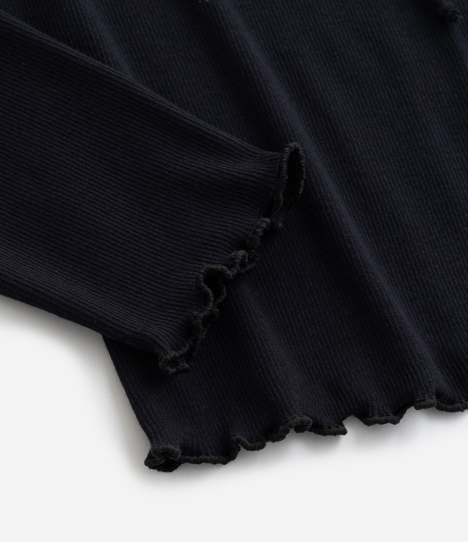 Blusa em Ribana com Amarração Barra Picot Curve & Plus Size Preto 7