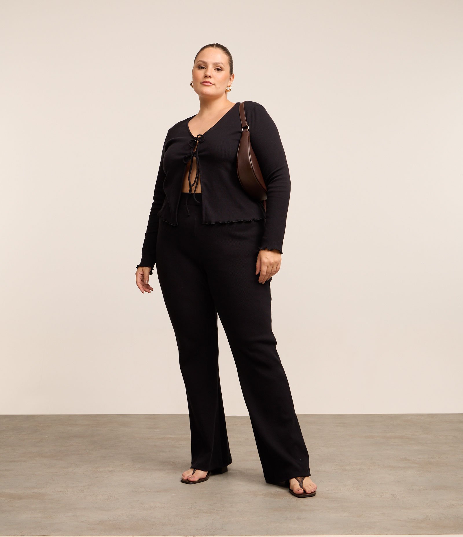 Blusa em Ribana com Amarração Barra Picot Curve & Plus Size Preto 2