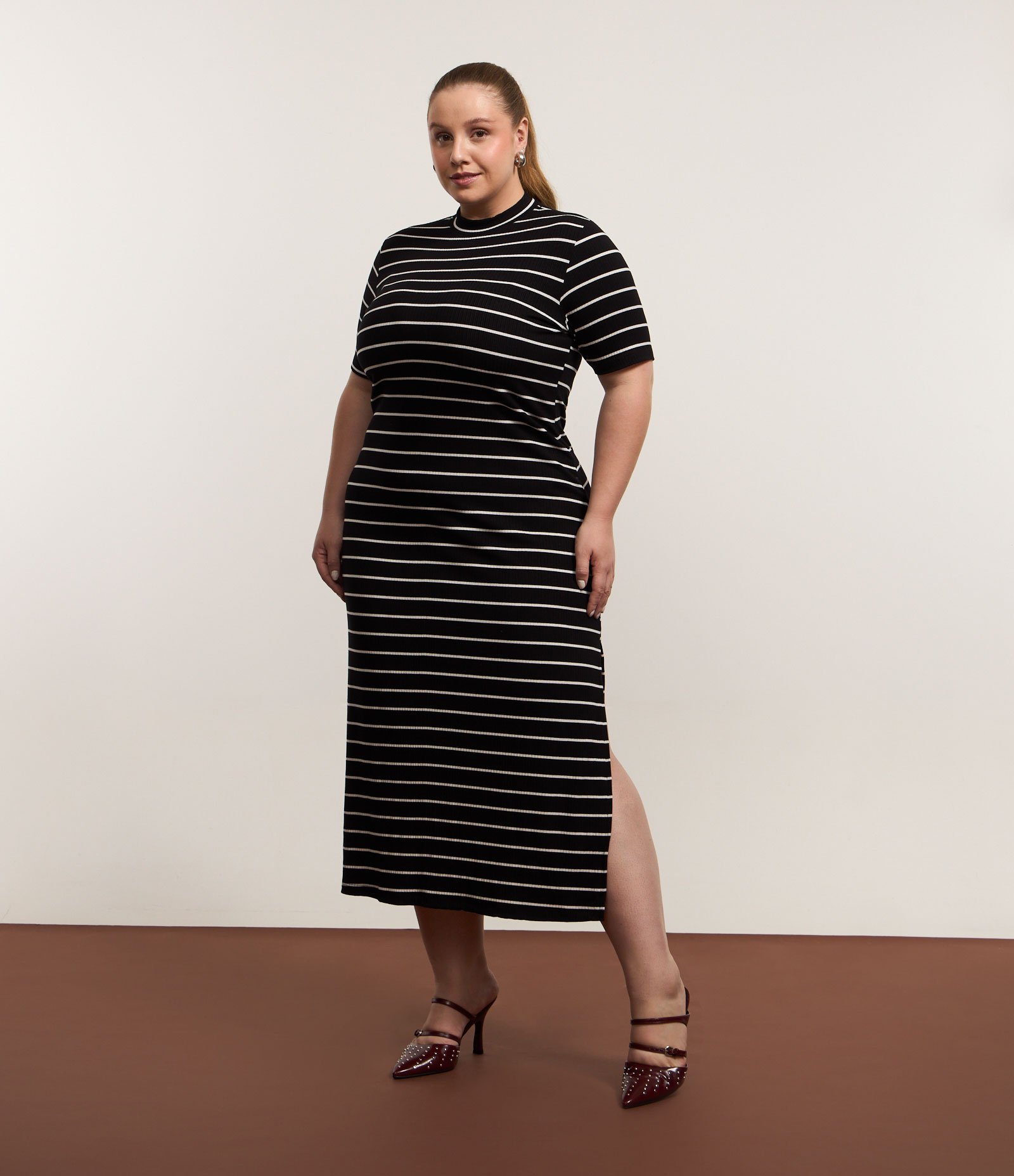 Vestido Midi Canelado em Ribana com Listras Curve & Plus Size Preto/Branco 1