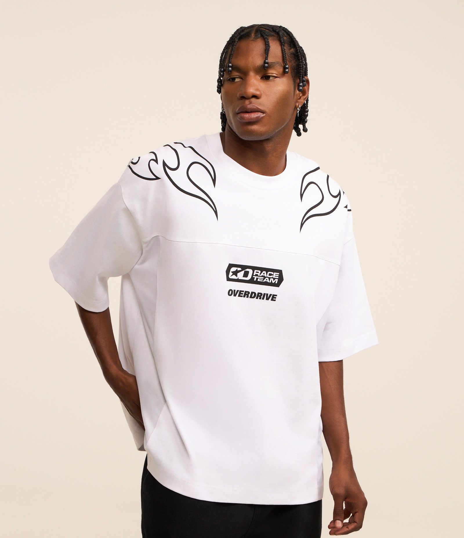 Camiseta Oversized em Malhão com Estampa Lettering e Tribal de Chamas Branco 1