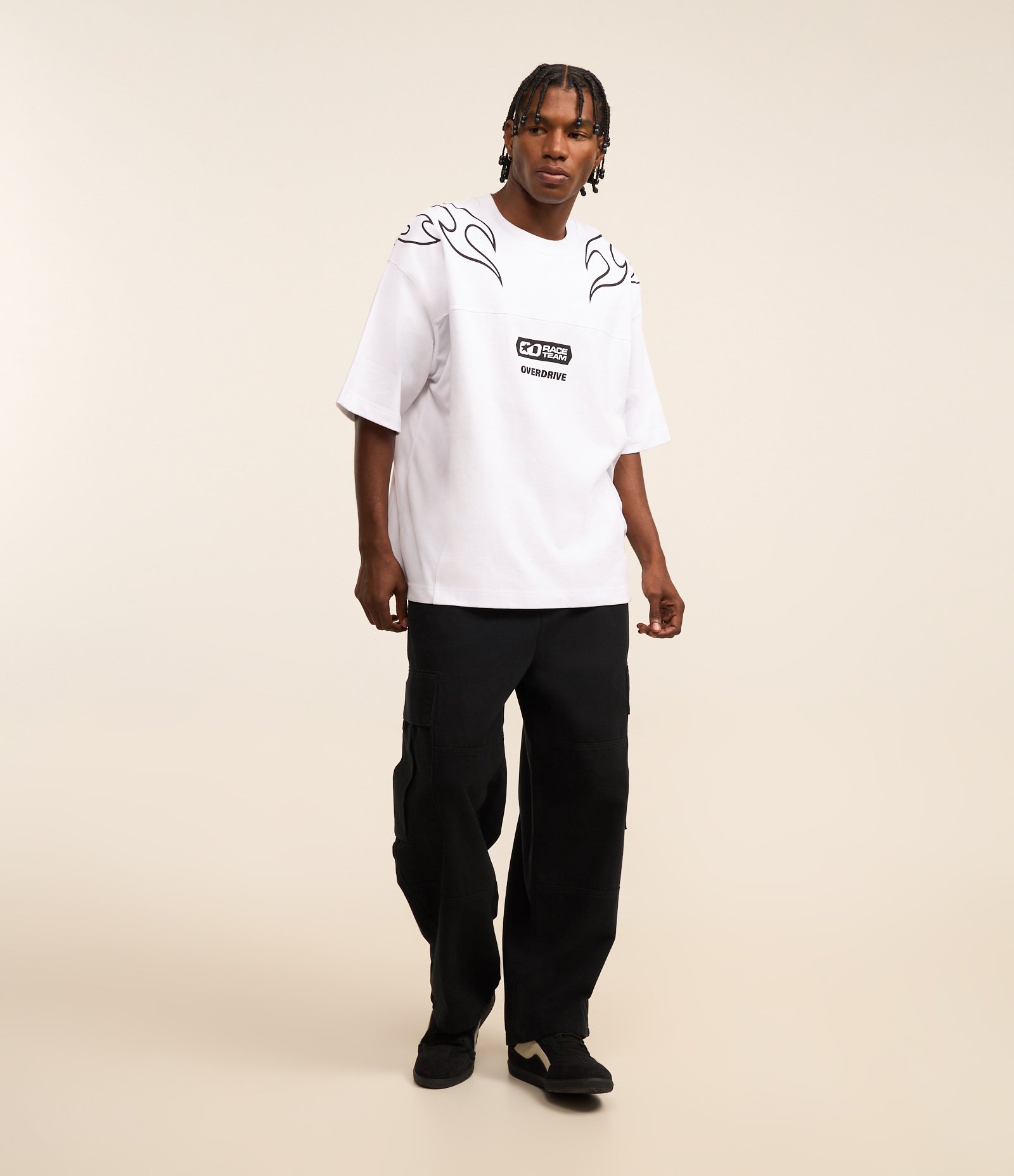 Camiseta Oversized em Malhão com Estampa Lettering e Tribal de Chamas Branco 2