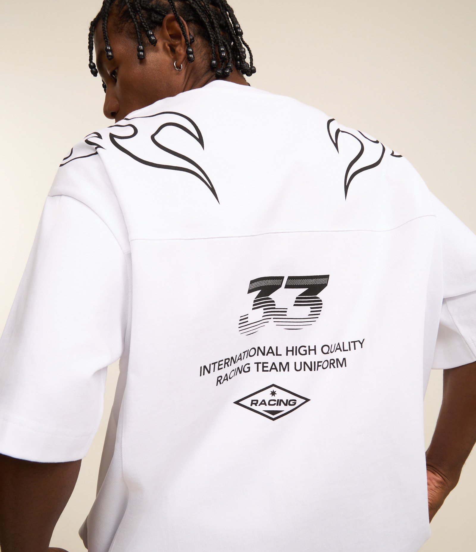 Camiseta Oversized em Malhão com Estampa Lettering e Tribal de Chamas Branco 3