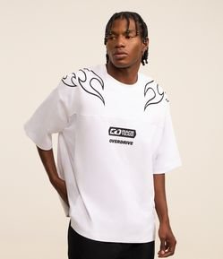 Camiseta Oversized em Malhão com Estampa Lettering e Tribal de Chamas