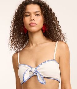Biquíni Top Bandeau em Microfibra Texturizada com Nózinho e Pesponto Contrastante