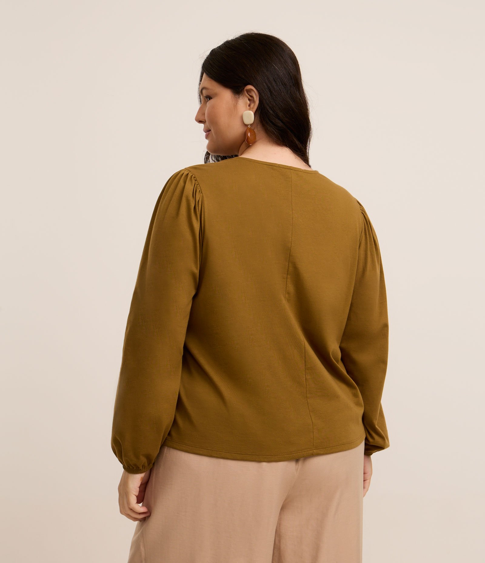 Camisa Bordado de Flor na Gola e Amarração Curve & Plus Size Marrom 4
