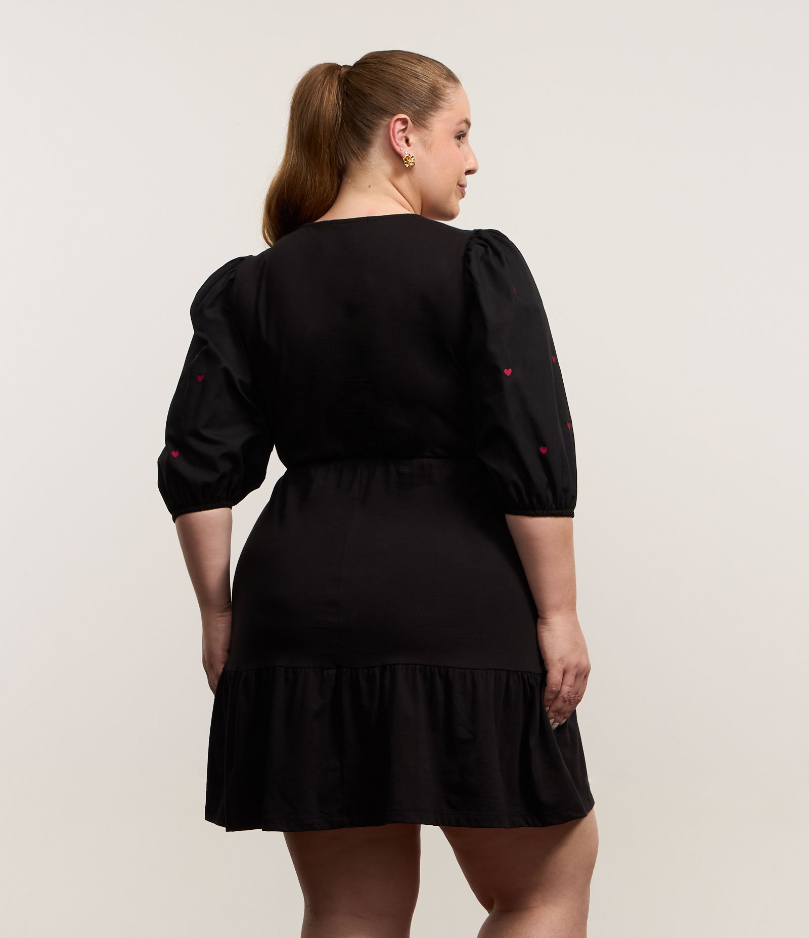 Vestido Curto Manga 3/4 com Corações Curve & Plus Size Preto 2