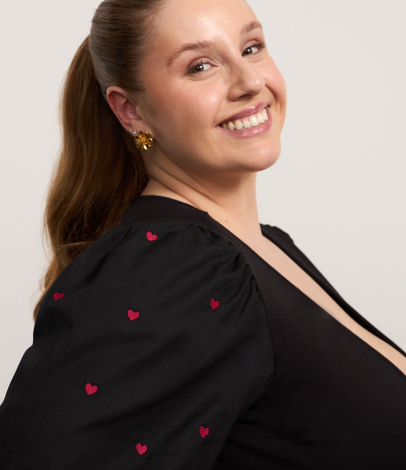 Vestido Curto Manga 3/4 com Corações Curve & Plus Size Preto 3