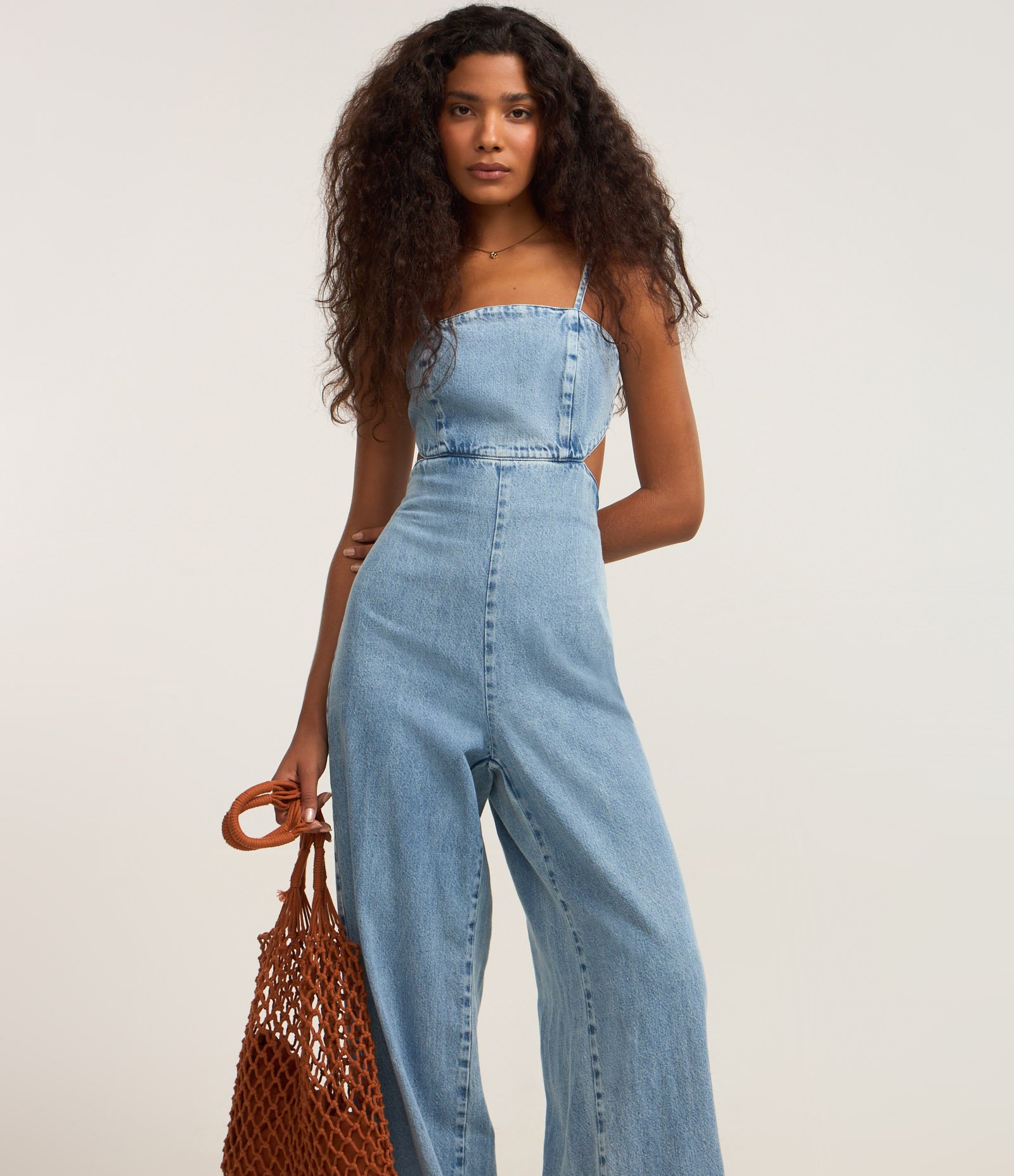 Macacão Longo em Jeans com Abertura e Amarração nas Costas Azul 2