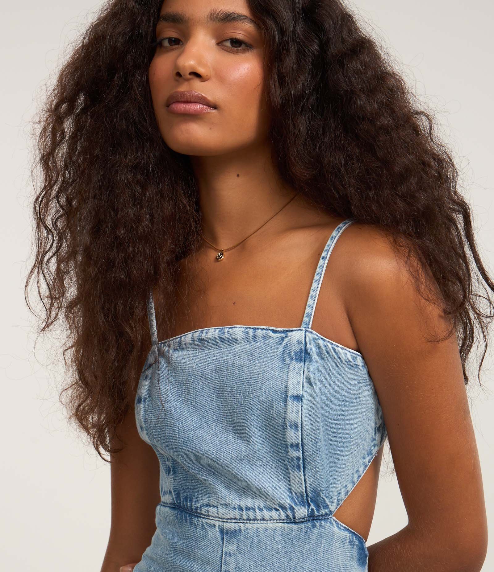 Macacão Longo em Jeans com Abertura e Amarração nas Costas Azul 3