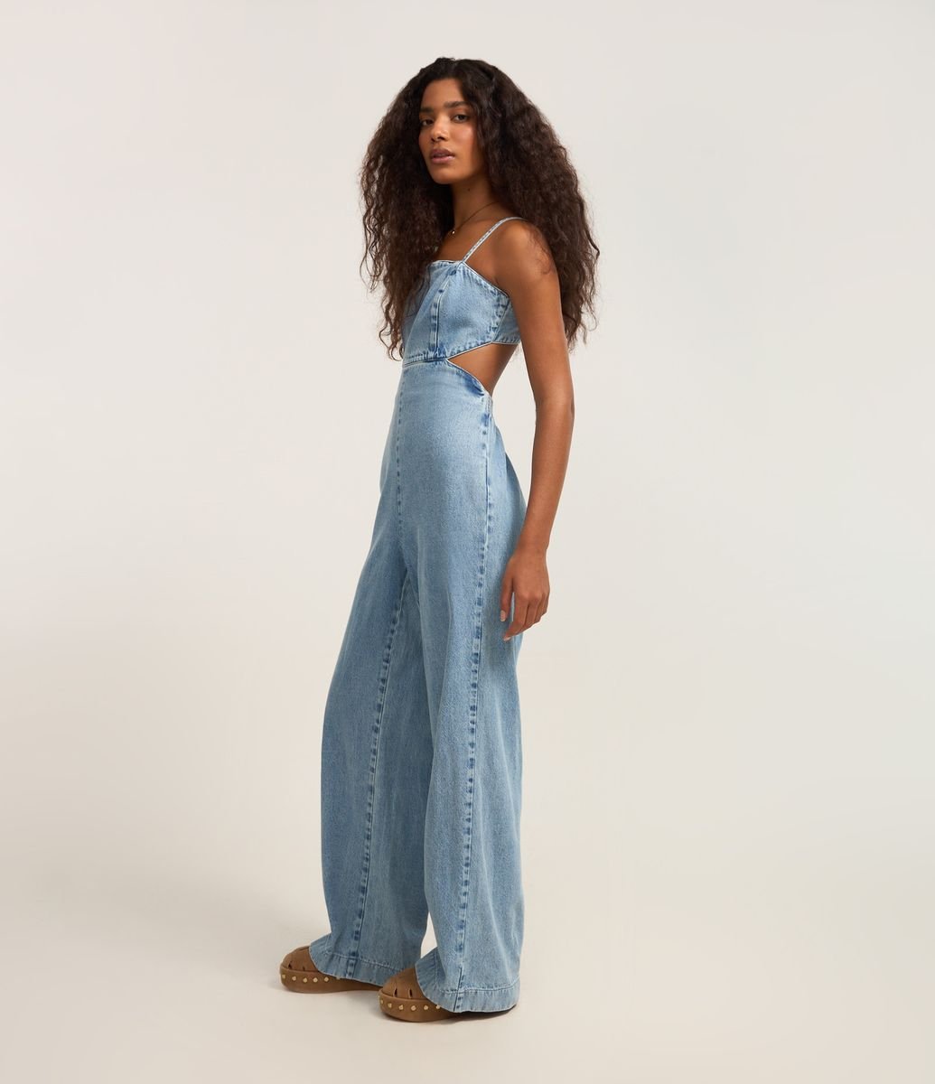 Macacão Longo em Jeans com Abertura e Amarração nas Costas Azul
