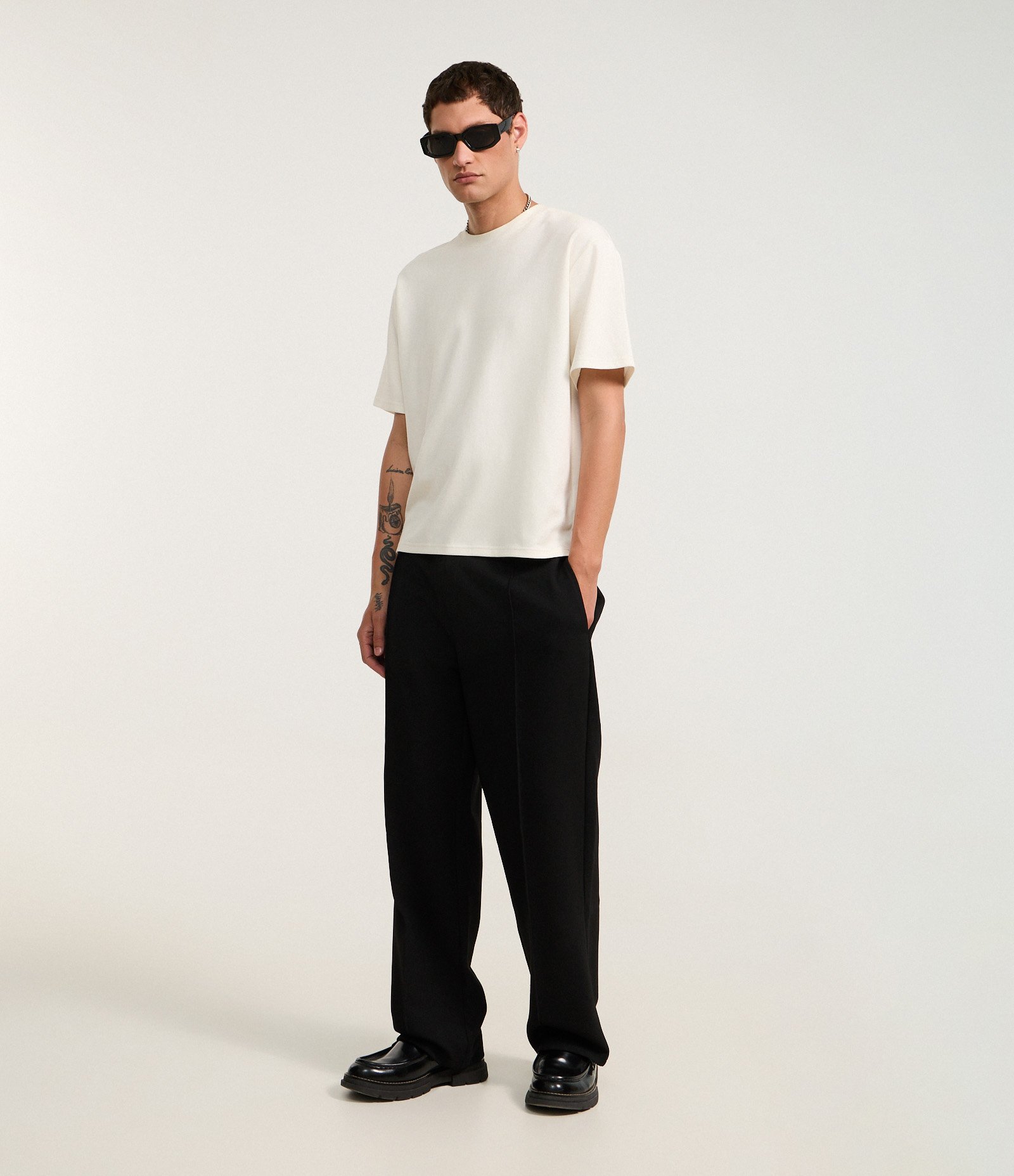 Calça em Alfaiataria com Cós Elástico e Cordão Preto 1