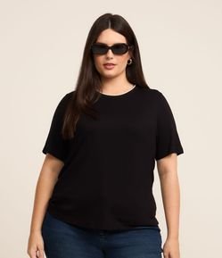Camiseta T-shirt em Crepe e Listra na Gola Curve & Plus Size