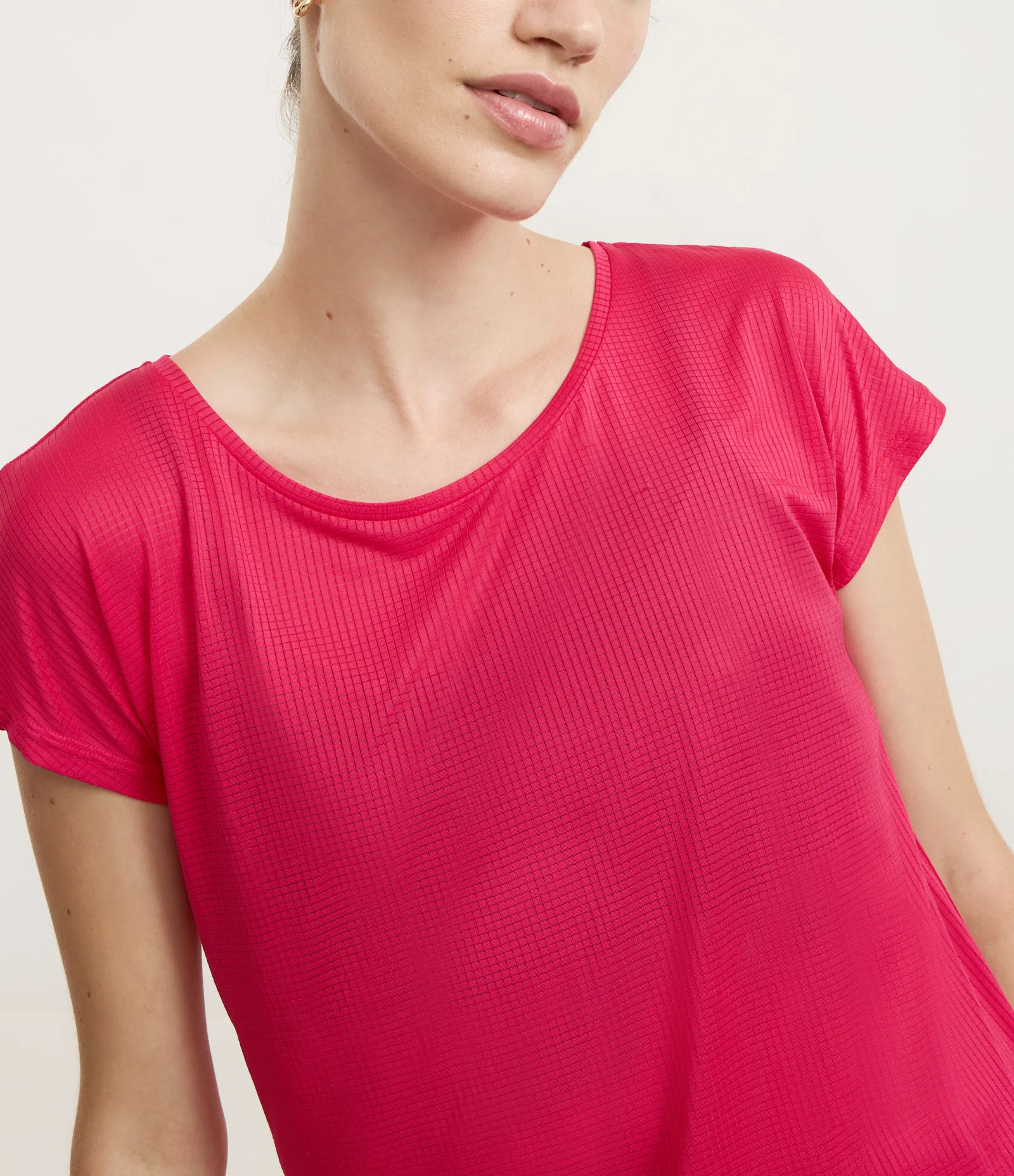 Camiseta Esportiva em Microfibra com Decote Redondo Pink 2