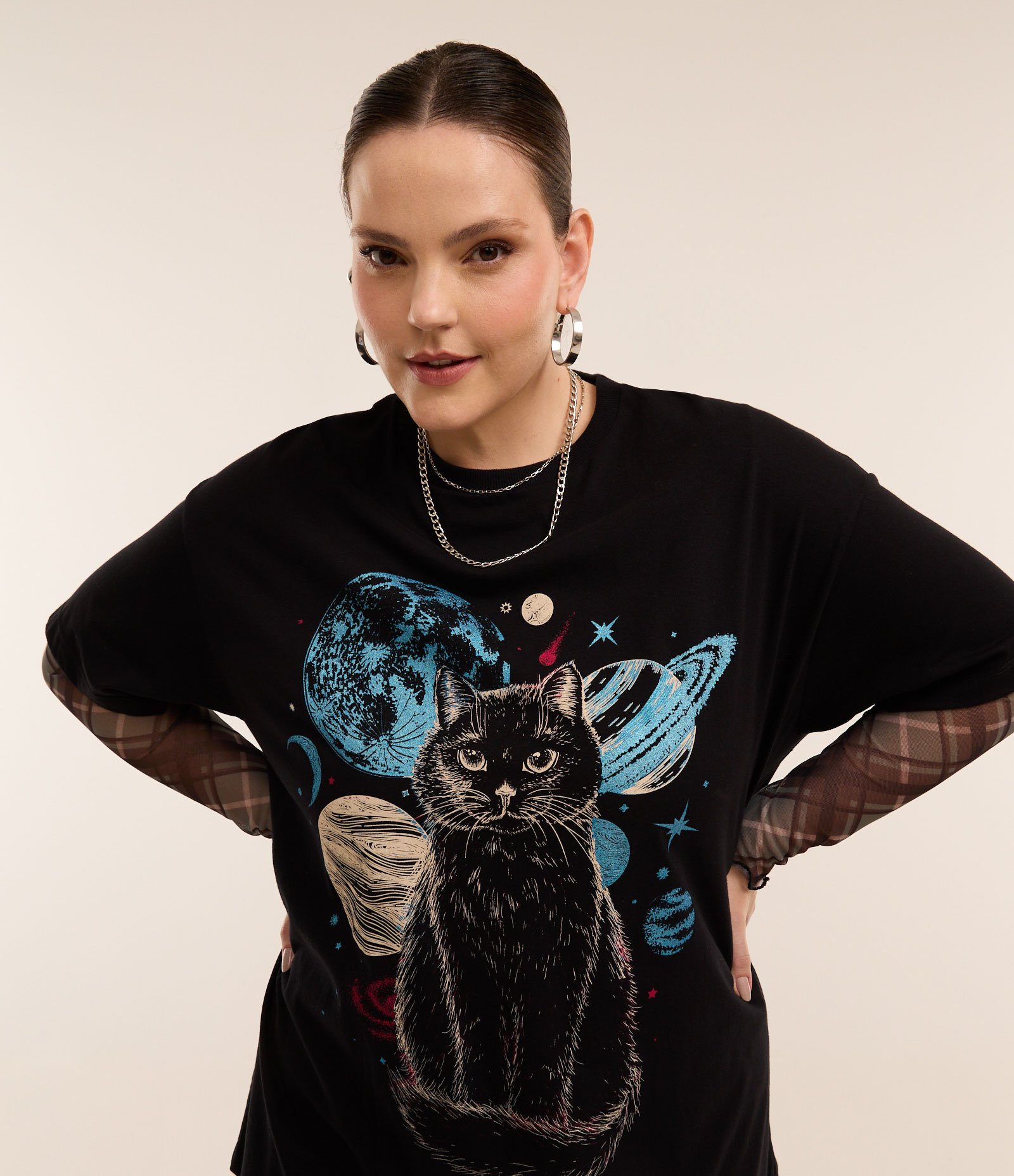 Camiseta T-shirt com Estampa de Gato Místico Curve & Plus Size Preto 1