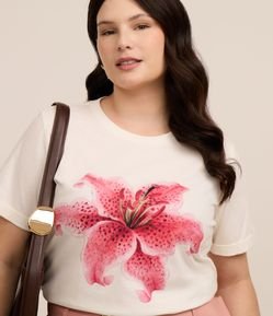 Camiseta T-shirt com Estampa de Flor Curve & Plus Size