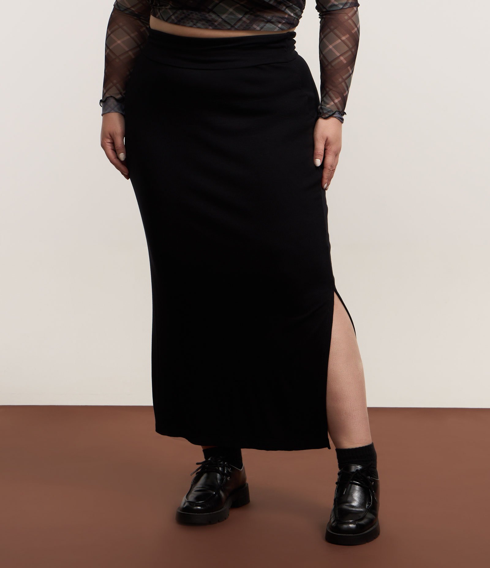 Saia Midi em Ribana com Fenda Lateral Curve & Plus Size Preto 2