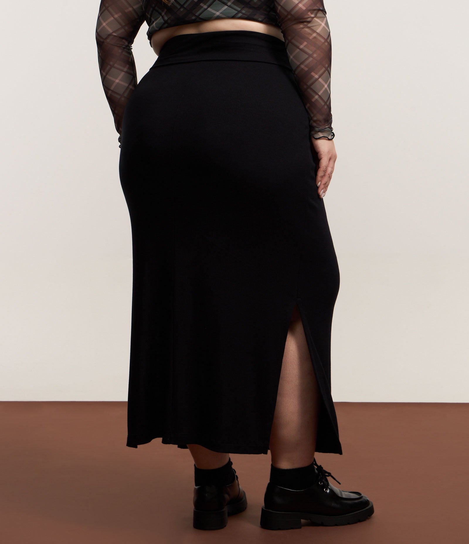 Saia Midi em Ribana com Fenda Lateral Curve & Plus Size Preto 3