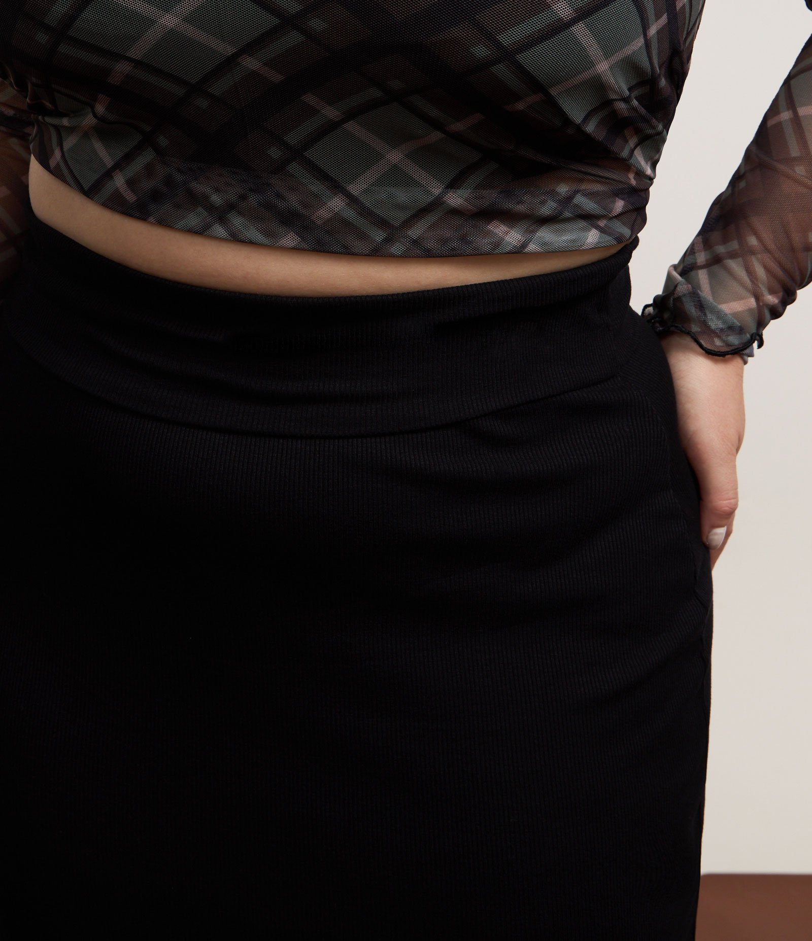 Saia Midi em Ribana com Fenda Lateral Curve & Plus Size Preto 4