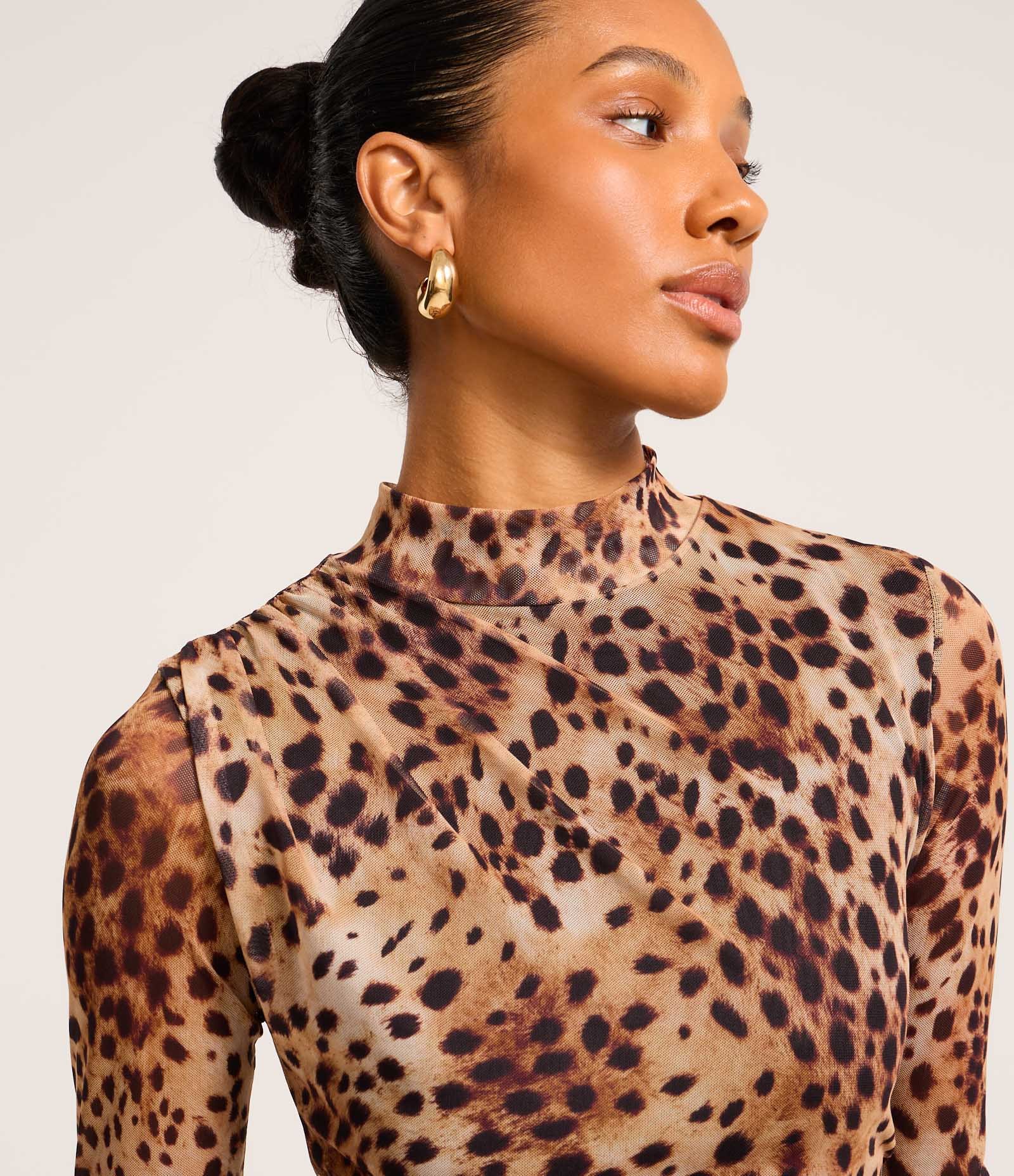 Vestido Evasê Midi em Tule com Estampa Onça Marrom 5