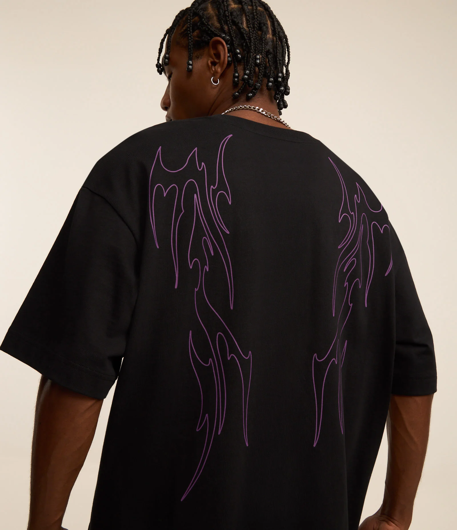 Camiseta Oversized em Malhão com Estampa Tribal Preto 2