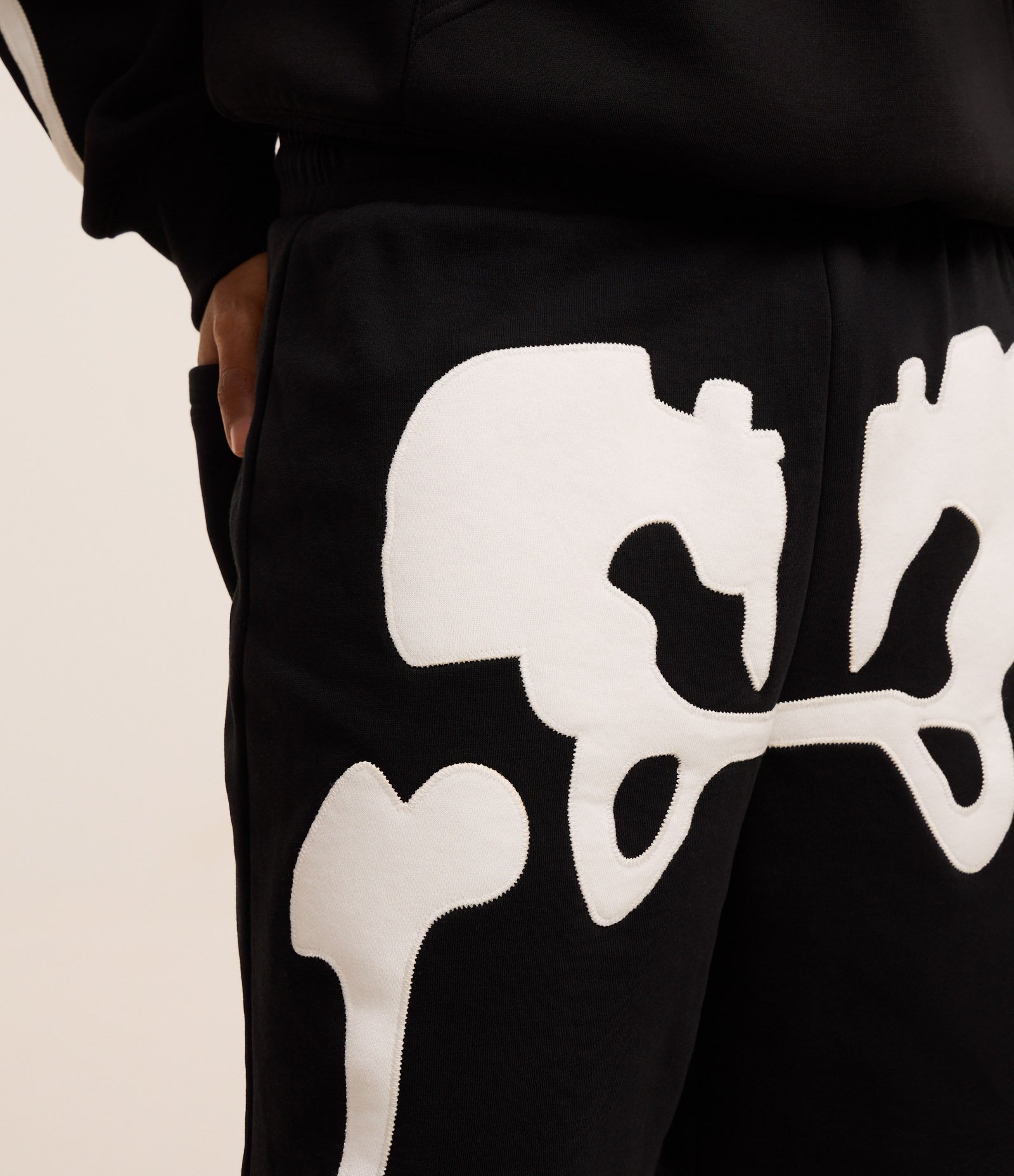 Bermuda Baggy em Moletom com Patch de Esqueleto Preto 3