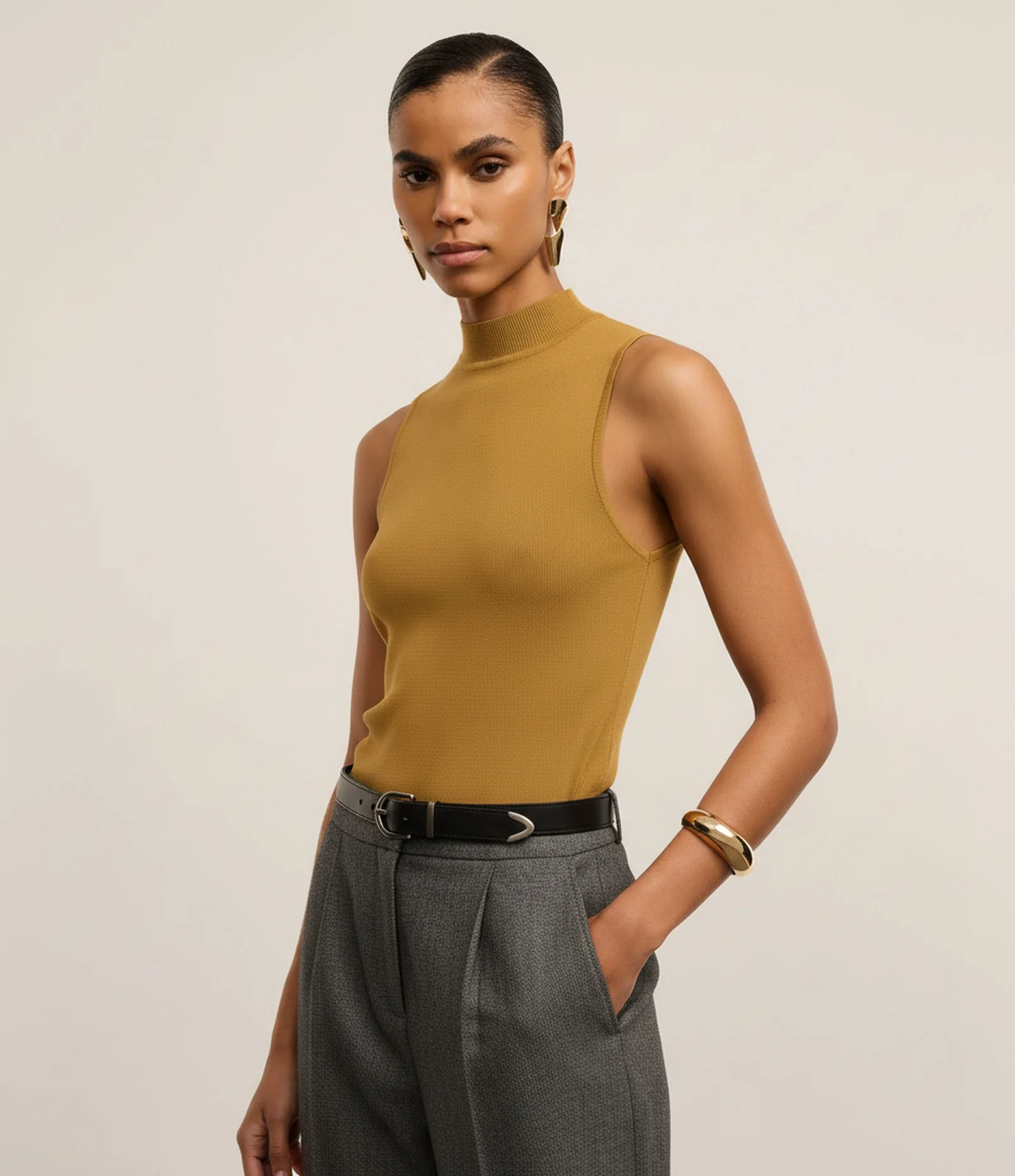 Blusa em Tricô com Golinha e Textura Canelada Mostarda 1