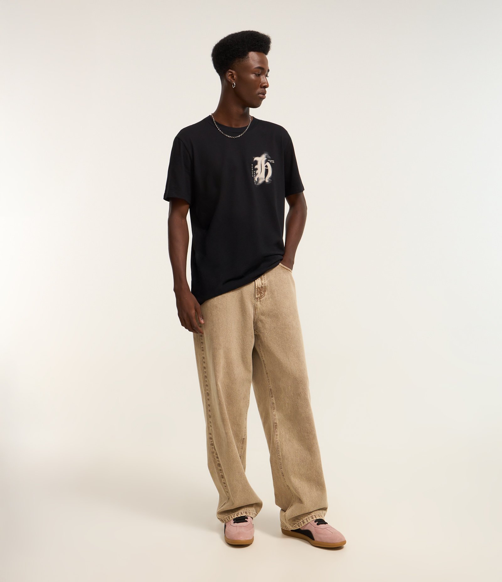 Camiseta Comfort em Algodão com Estampa Lettering Cinza 2