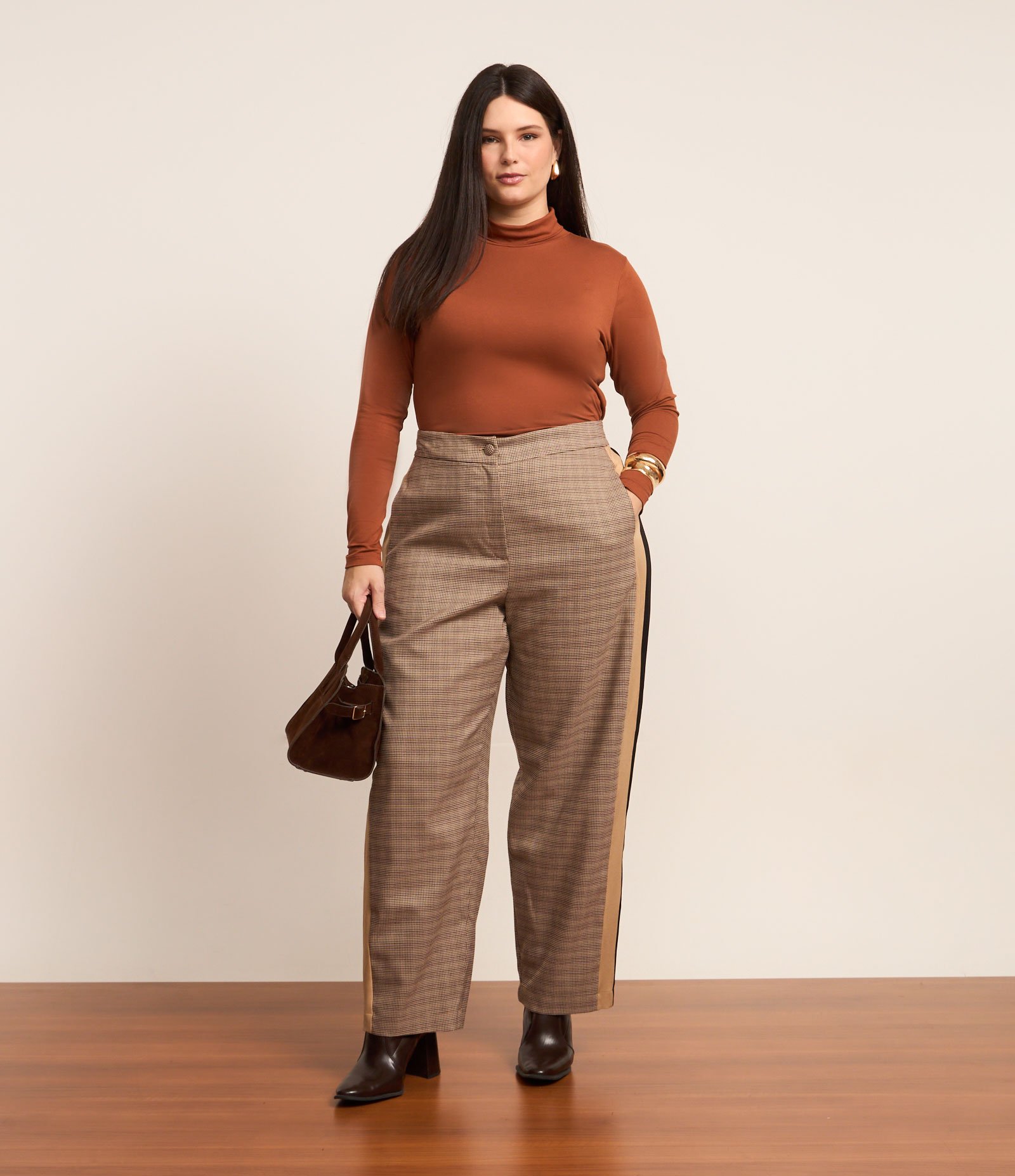 Blusa Gola Alta em Viscolycra Curve & Plus Size Marrom 3
