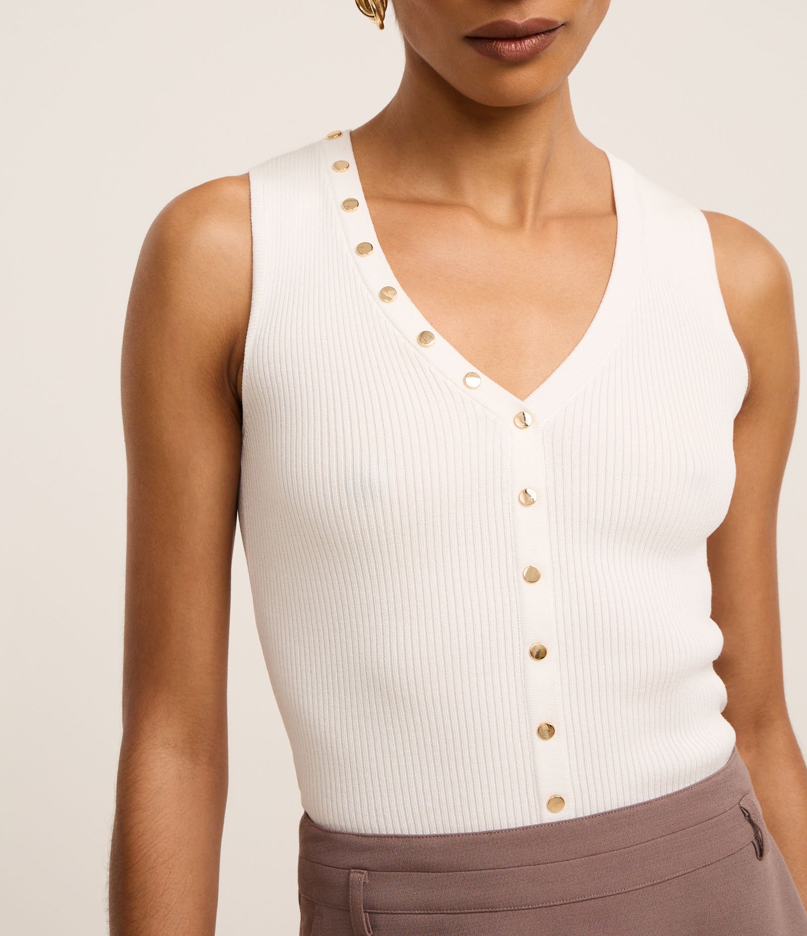 Blusa Canelada em Tricô com Tachas Metalizadas Off White 4