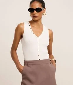 Blusa Canelada em Tricô com Tachas Metalizadas