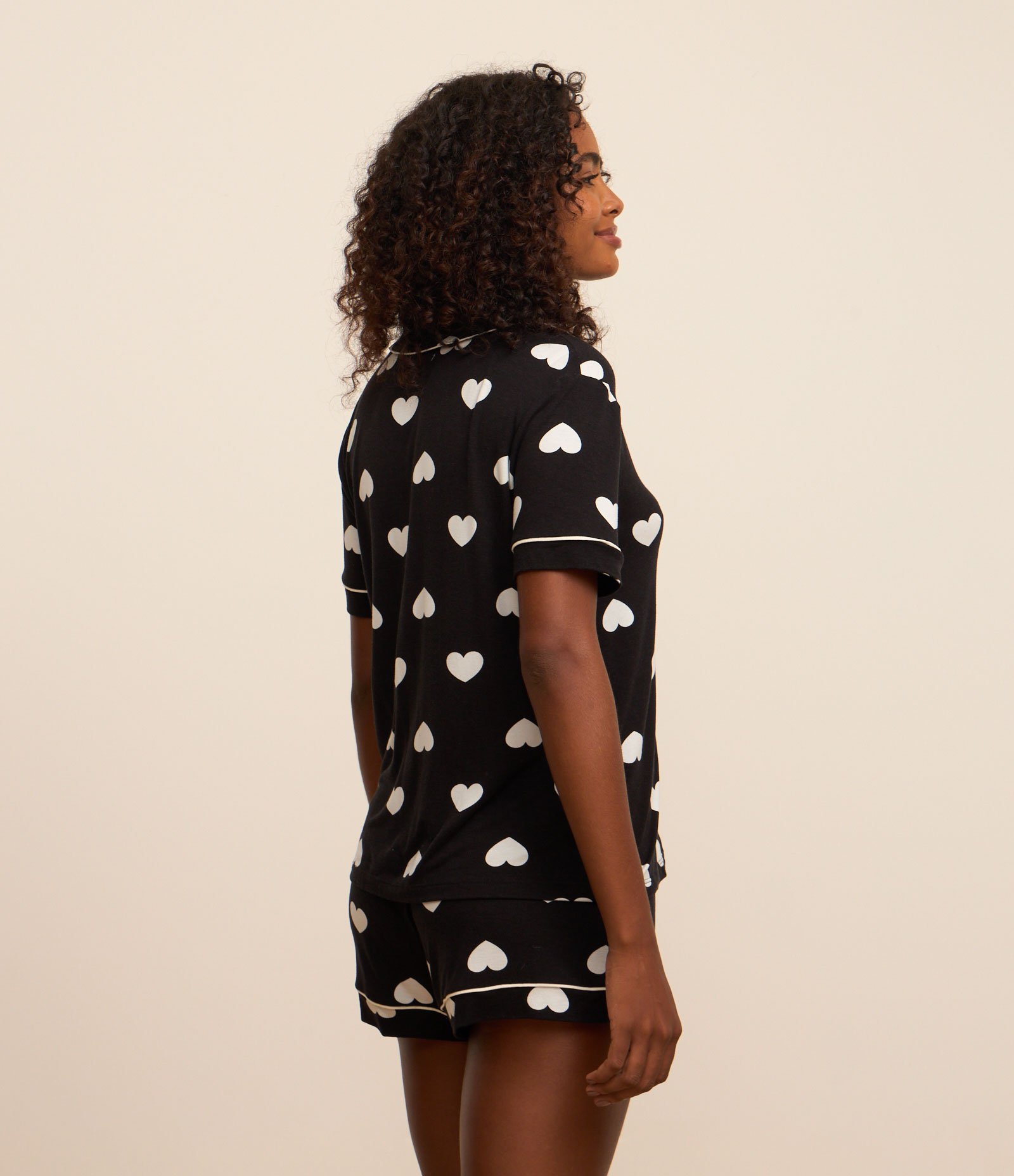 Pijama Short Doll em VIscolycra com Estampa Coração Preto 2