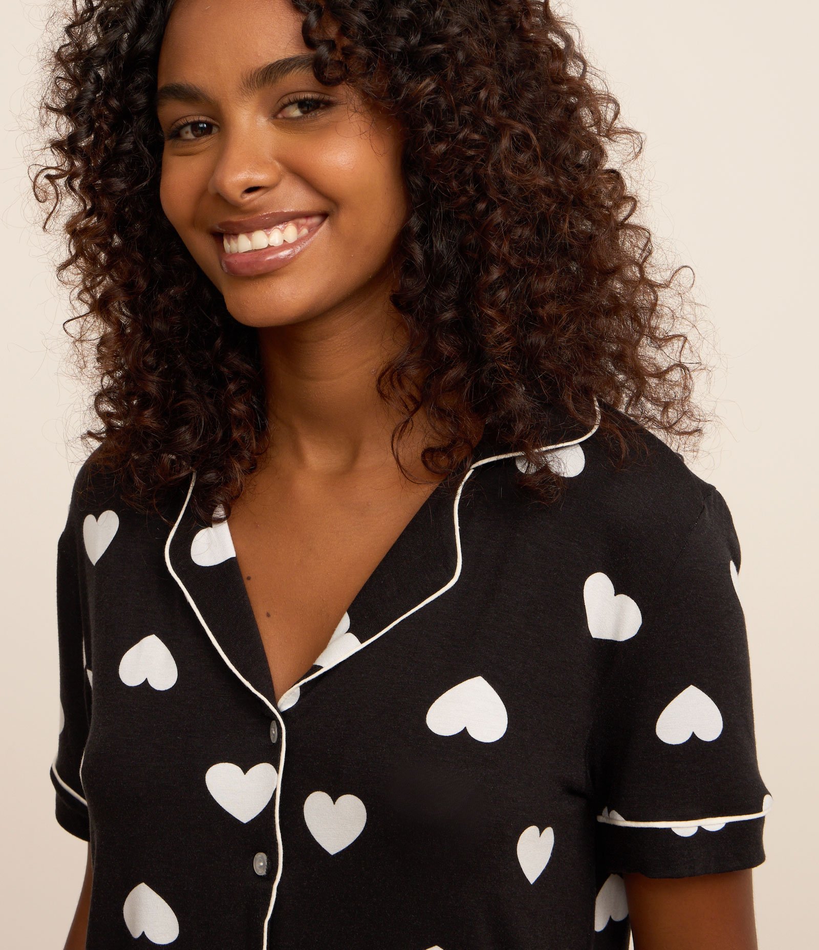 Pijama Short Doll em VIscolycra com Estampa Coração Preto 3