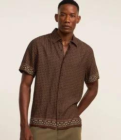 Camisa Comfort em Viscolinho com Estampa Geométrica
