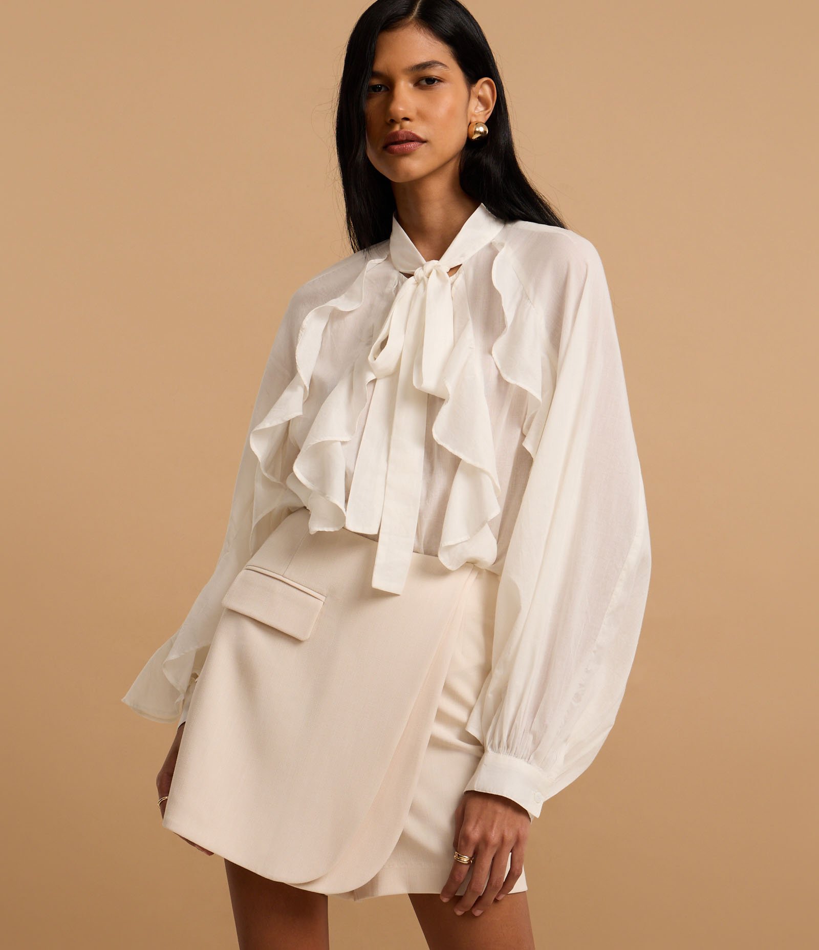 Short Saia Alfaiatado com Textura Maquinetada e Detalhe Camadas Bege 5