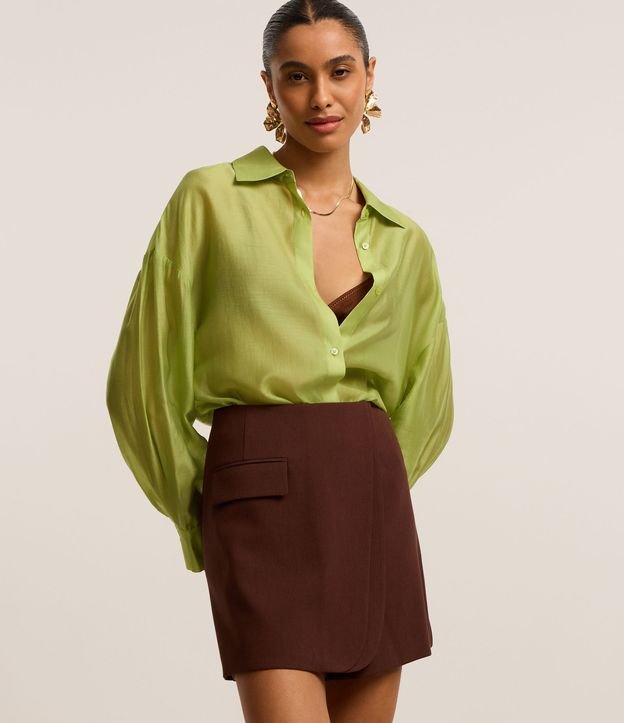 Short Saia Alfaiatado com Textura Maquinetada e Detalhe Camadas