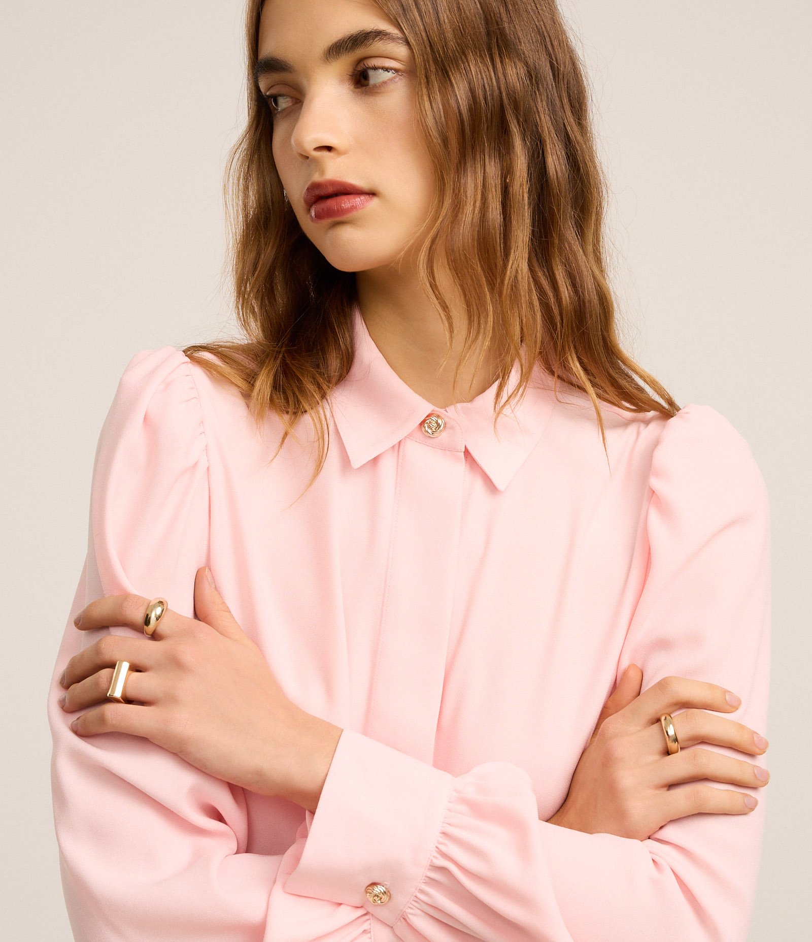 Camisa em Crepe com Botão Diferenciado e Manga Bufante Pêssego 5