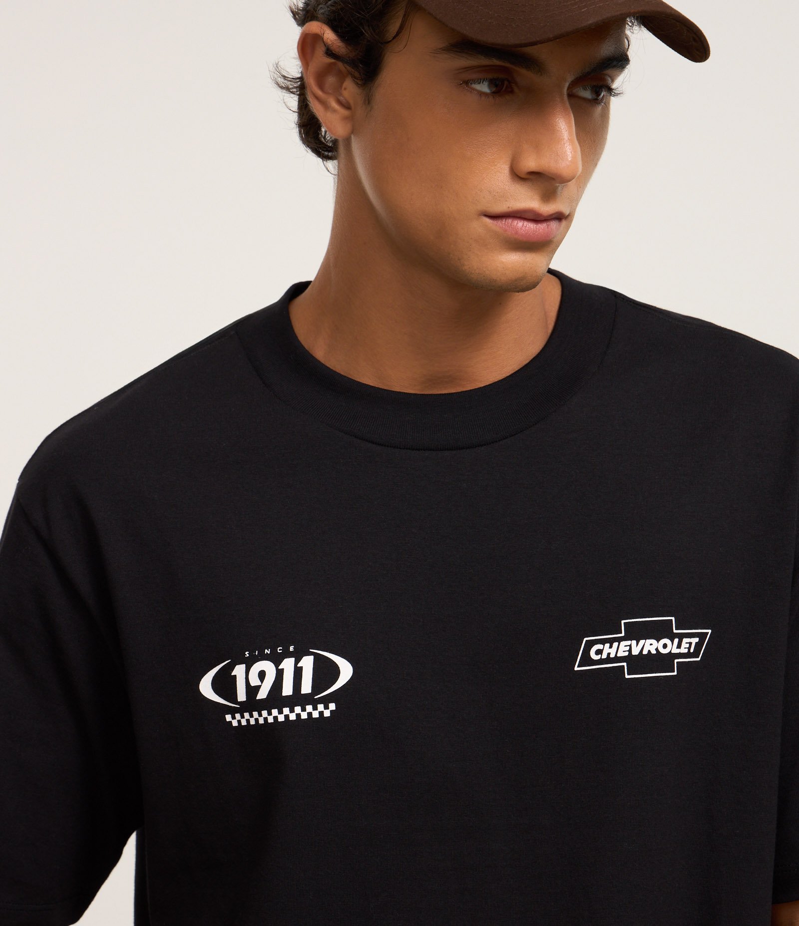 Camiseta Boxy em Malhão com Estampa Chevrolet Preto 5