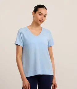 Camiseta Esportiva em Microfibra Furadinha com Barra Mullet