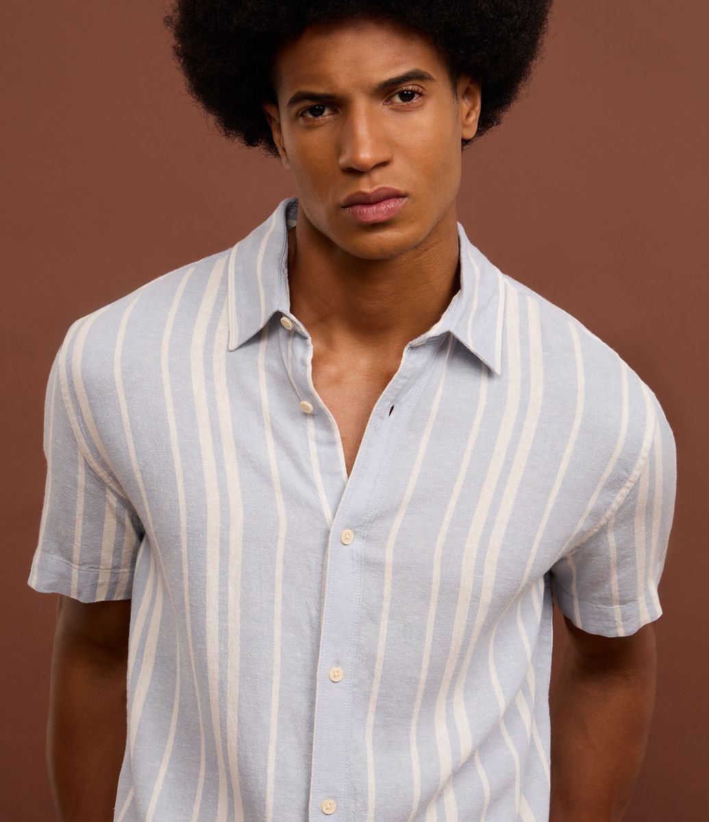 Camisa em Viscolinho com Listra Vertical Azul