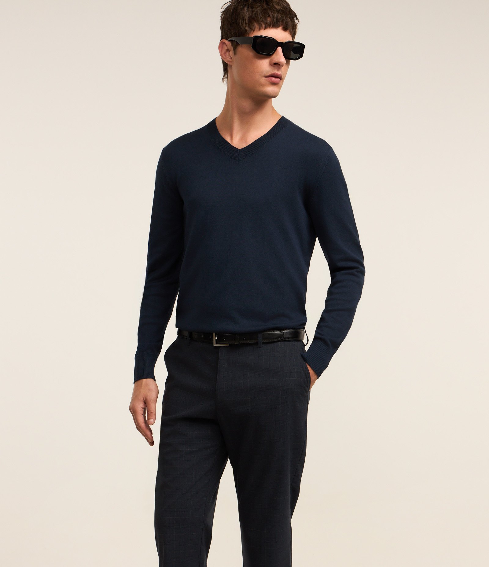 Calça Slim em Alfaiataria com Estampa Xadrez em Fio Tinto Preto 4
