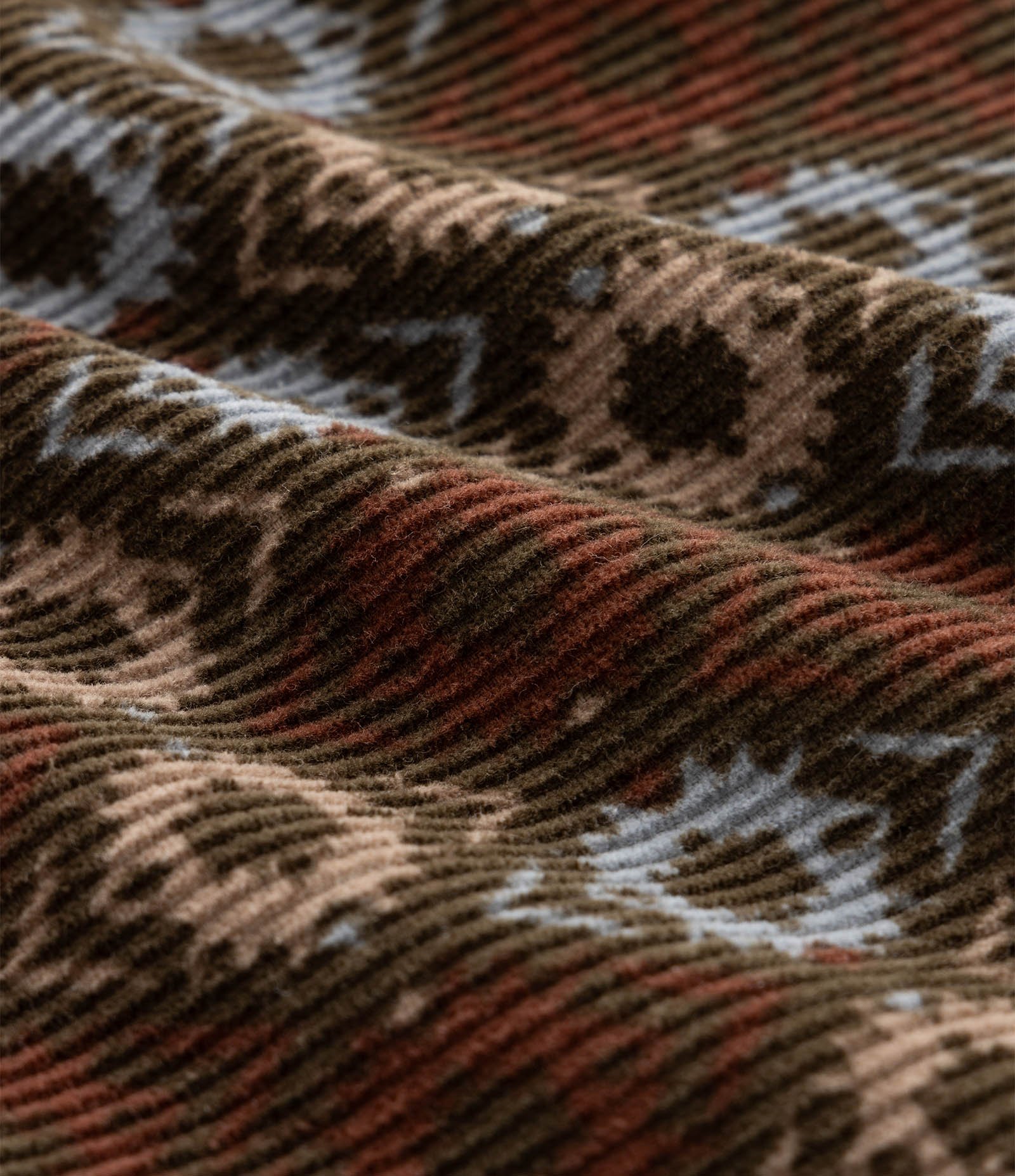 Camisa em Algodão Veludo com Estampa Geométrica Marrom 9