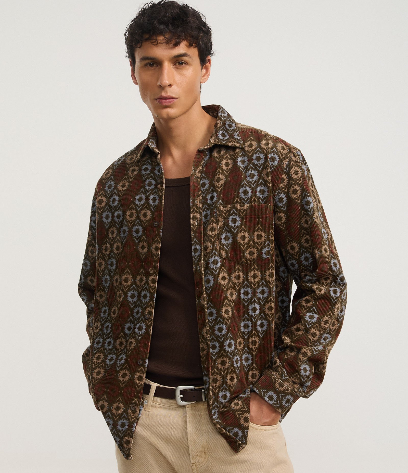 Camisa em Algodão Veludo com Estampa Geométrica Marrom 1