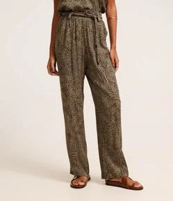 Calça Reta em Viscose com Amarração e Estampa Folhagem
