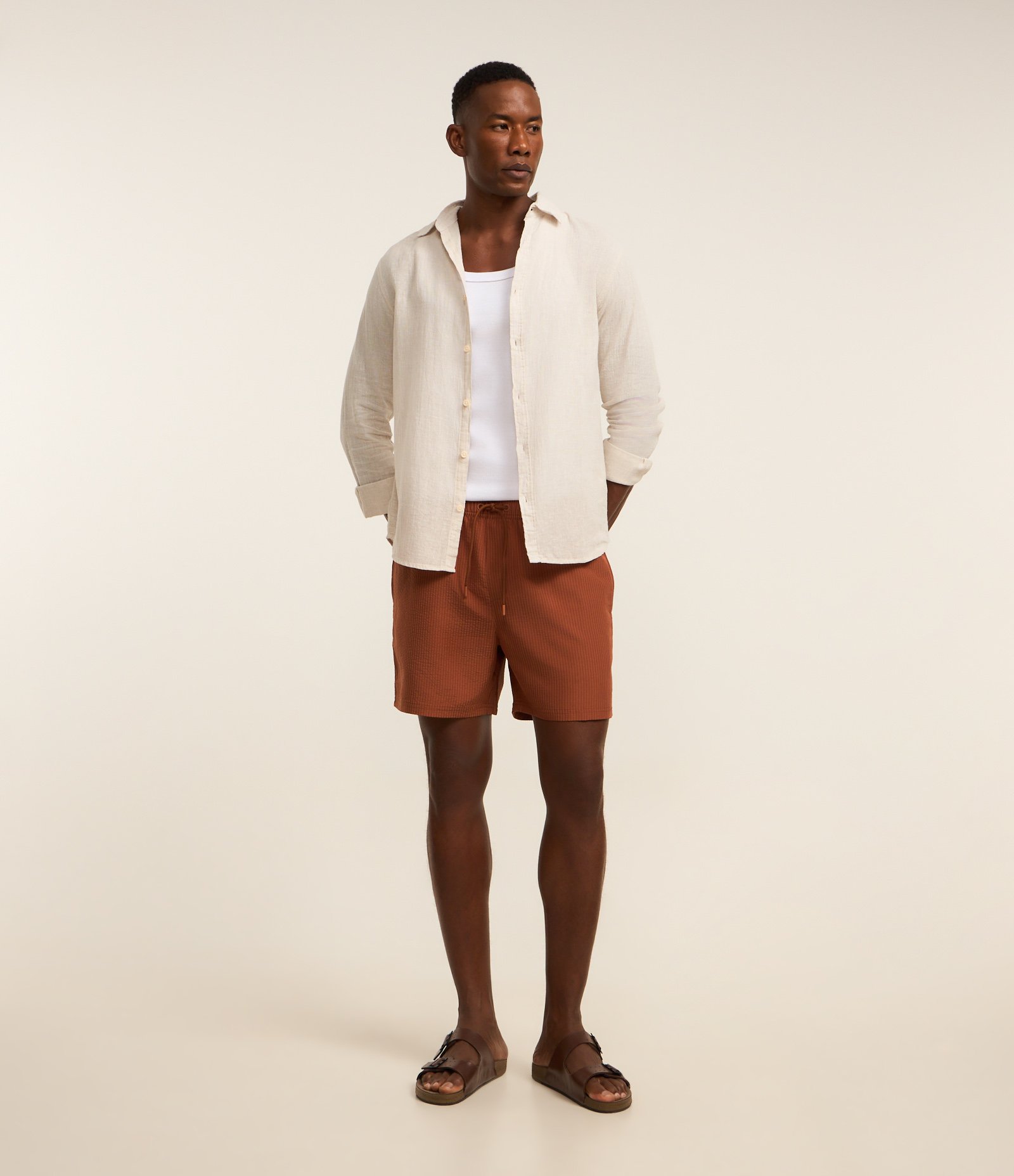 Bermuda de Praia em Anarruga com Textura Marrom 1