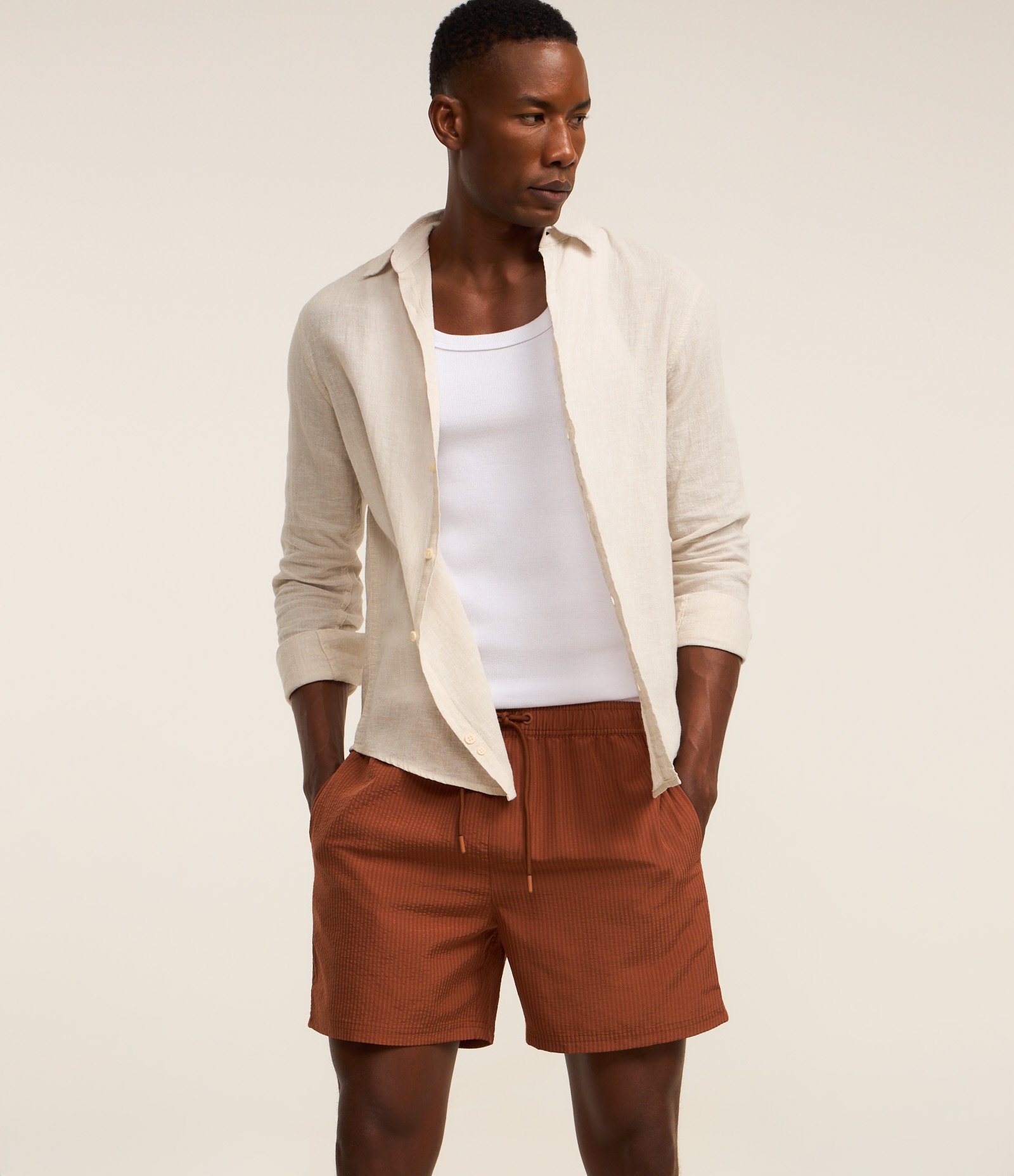 Bermuda de Praia em Anarruga com Textura Marrom 4